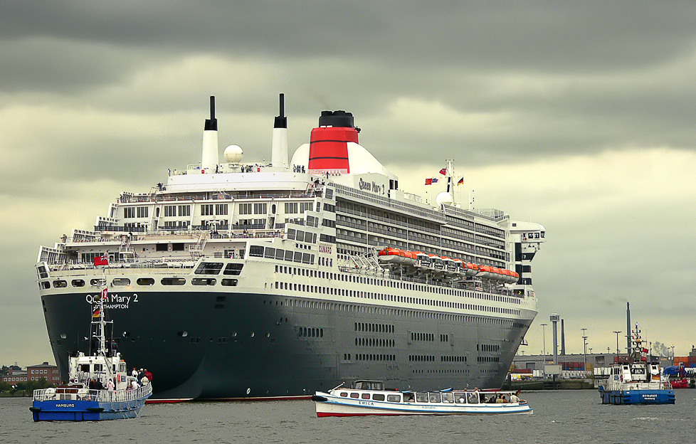 queen-mary-2-10.jpg